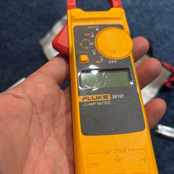 Fluke 301D AC/DC Clamp Meter - Picture 7 of 7